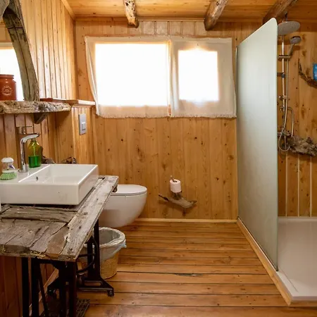 3 Guest house *