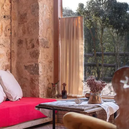 3 Guest house *